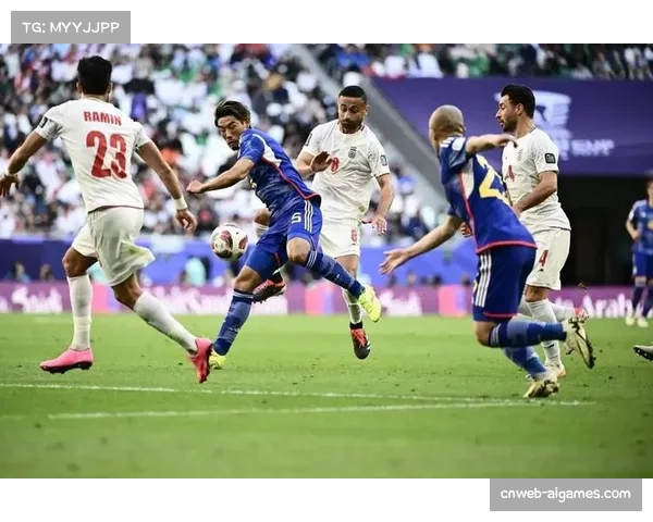 赛前踩场：利物浦进行封闭训练，媒体猜测将演练无正统前锋的4-2-3-1阵型